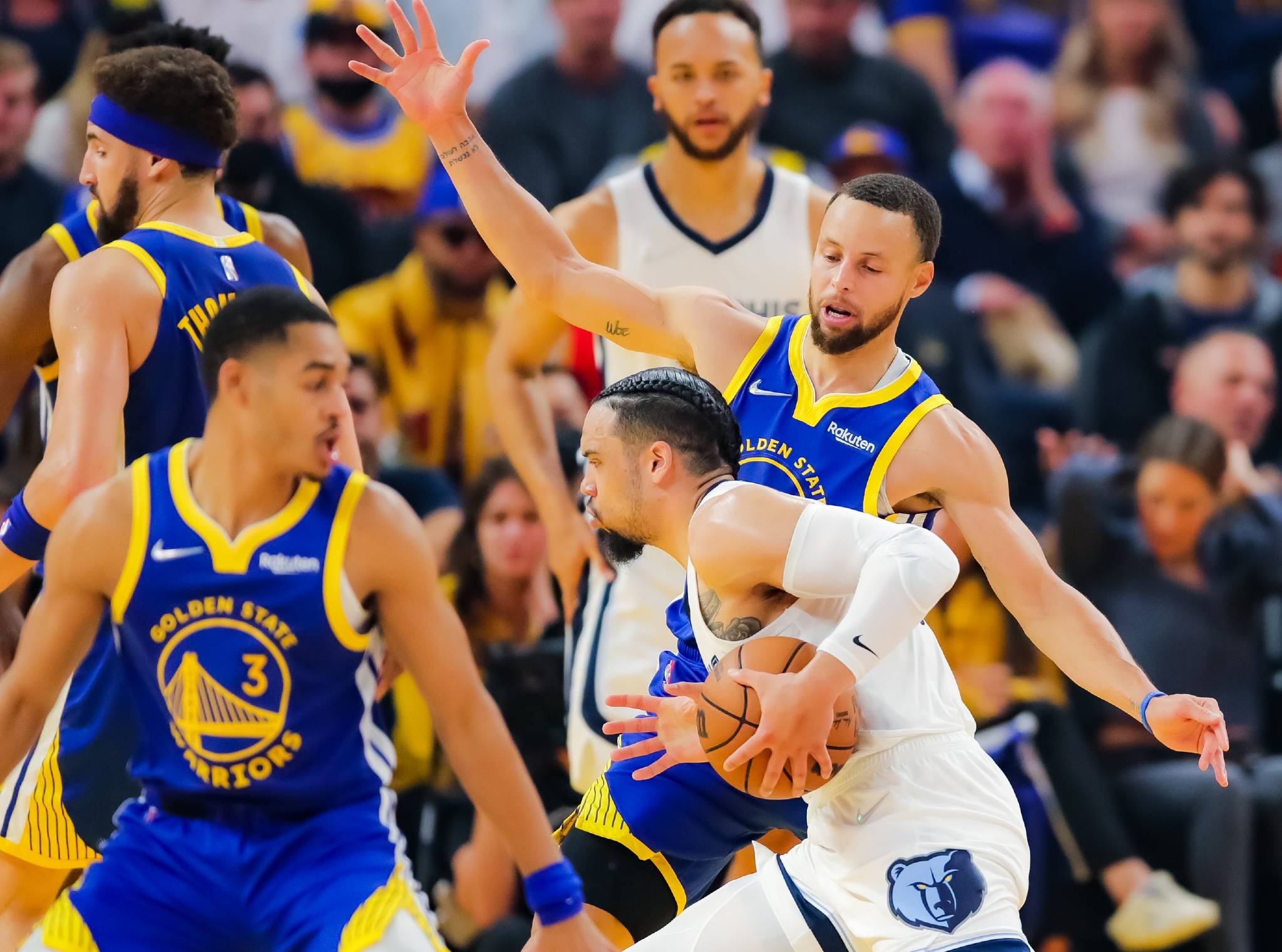 星空体育活动-NBA总决赛引发球迷狂热，猛龙勇夺胜利