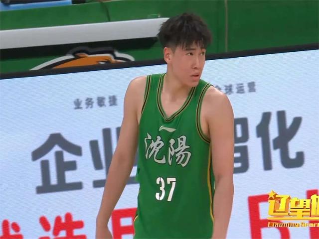 星空体育网站-辽宁男篮实力备受瞩目，认真备战