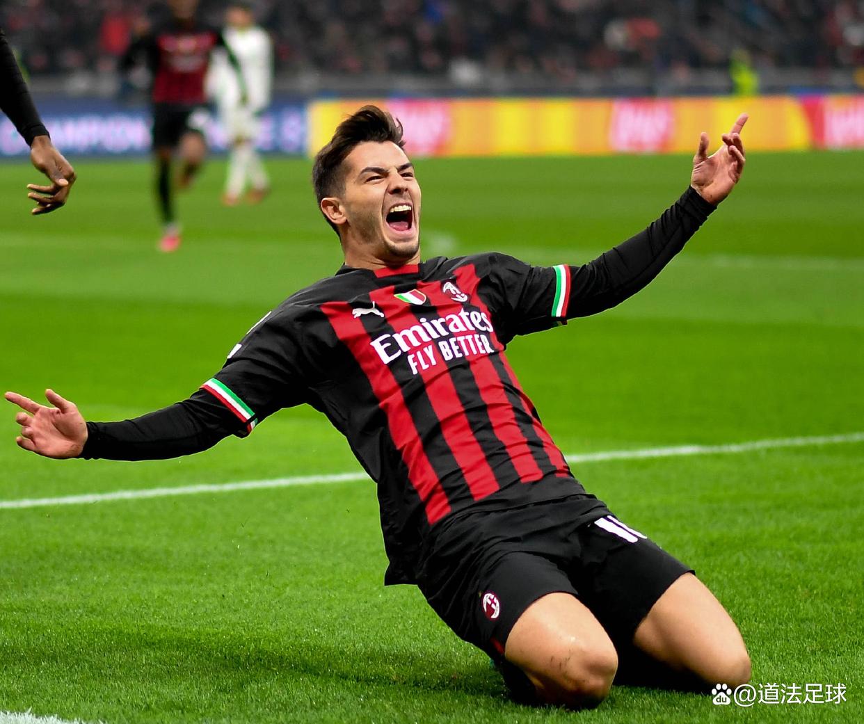 星空体育馆-AC米兰主帅谈欧冠，调整战术备战残酷对手