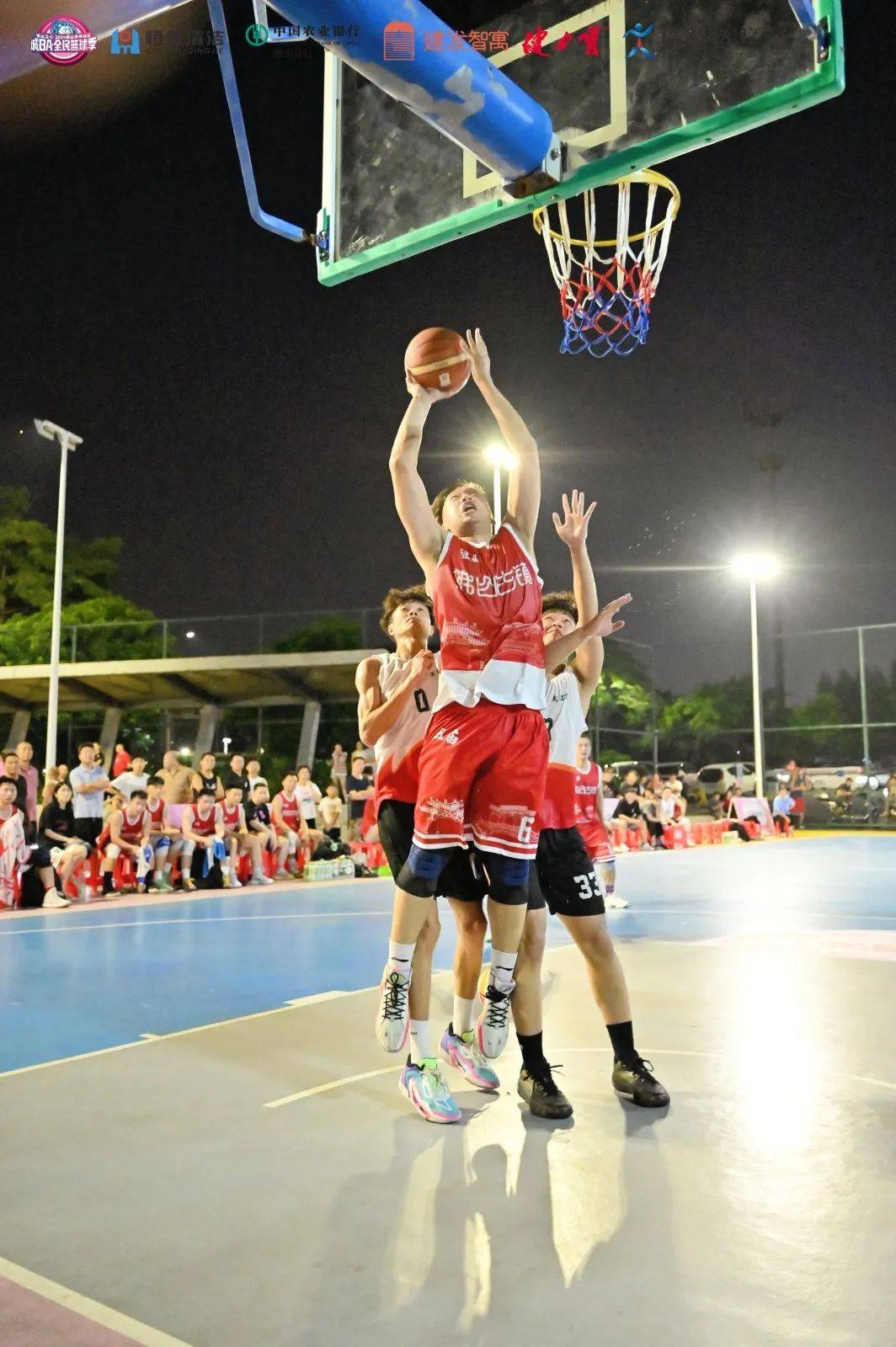 星空体育网页版入口-关于比赛节奏明快，双方你来我往互有攻守的信息