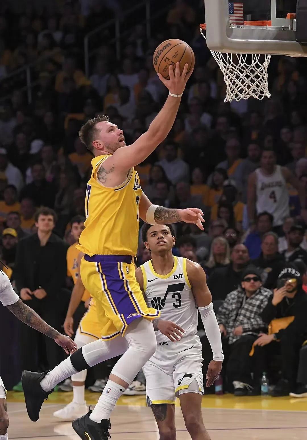 星空体育网页版登录入口-爵士全队防守崩溃，输给鹈鹕遭三连败的简单介绍