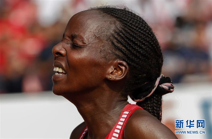 巴西田径选手勇夺女子米冠军的简单介绍 巴西田径选手勇夺女子米冠军的简单介绍