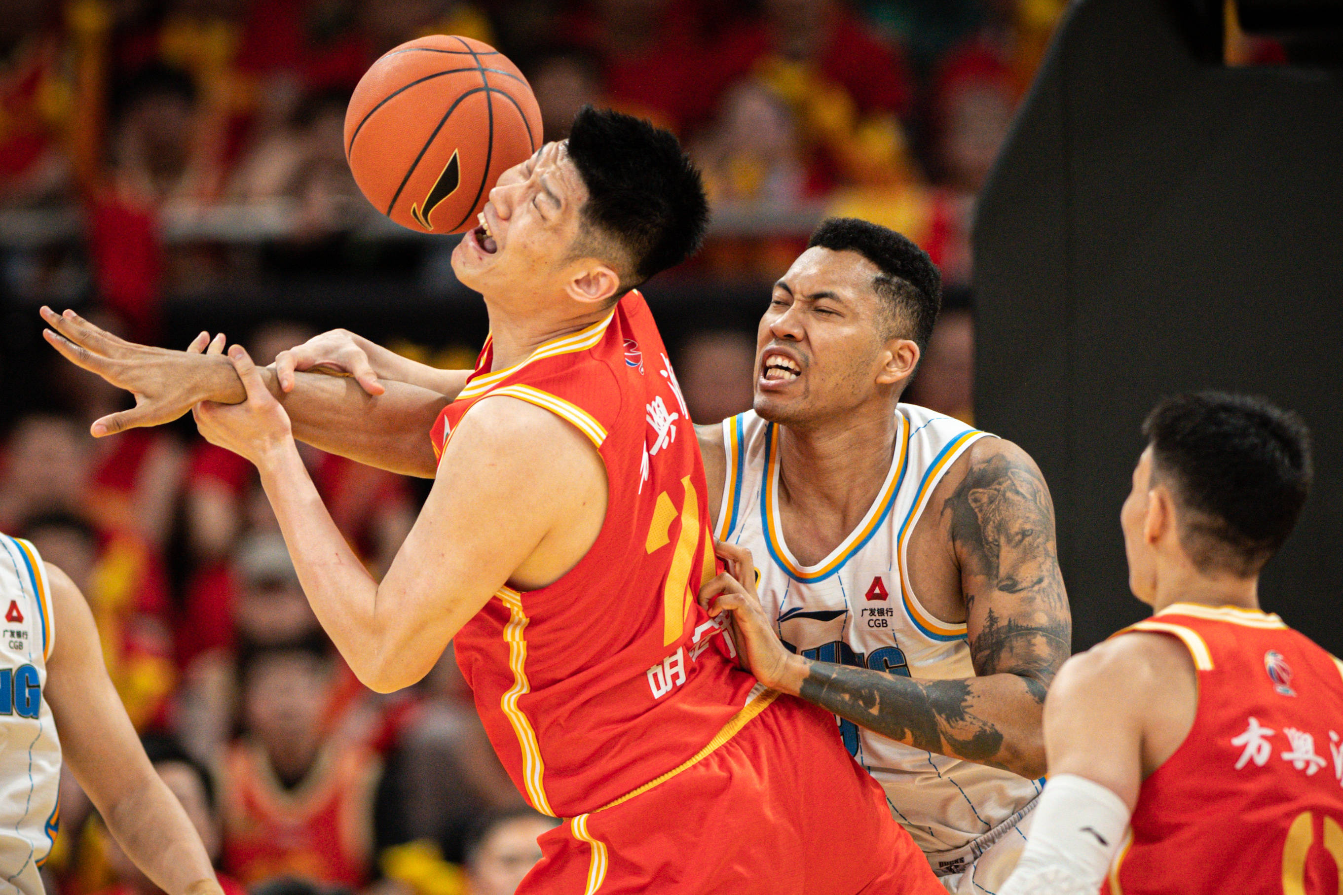 星空体育网站入口-一场精彩的篮球比赛在中国篮球联赛上演