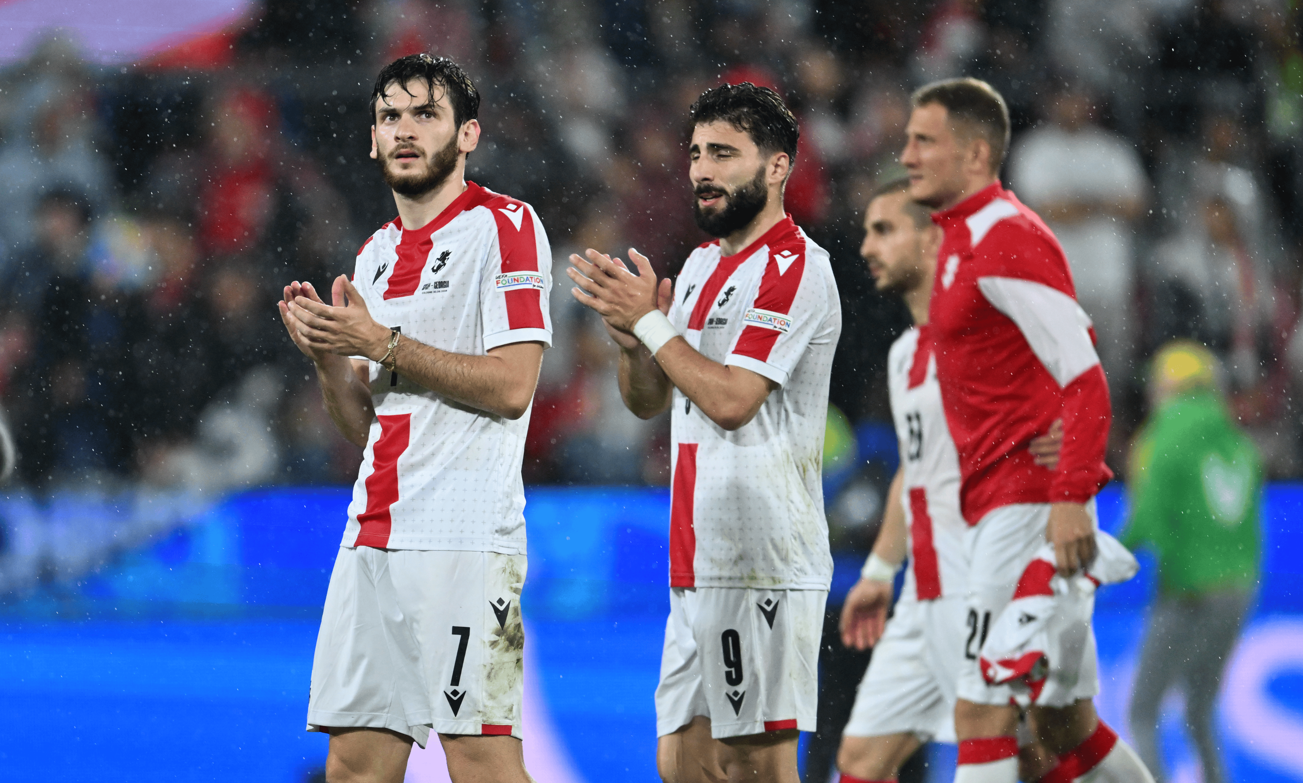 欧洲足坛激烈角逐,冠军宝座唾手可得的简单介绍 欧洲足坛激烈角逐,冠军宝座唾手可得的简单介绍