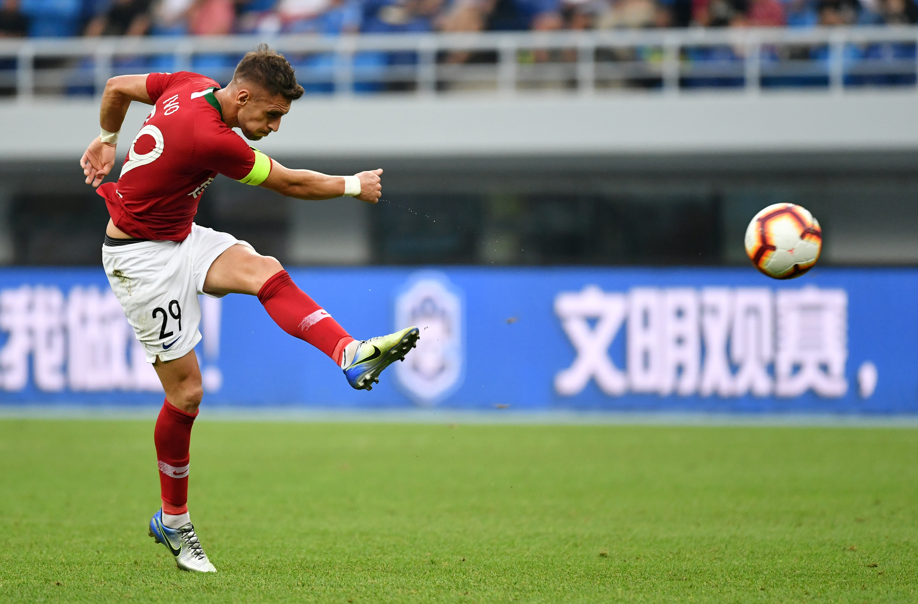 河南建业主场逆转天津泰达,豪取三分 河南建业主场逆转天津泰达,豪取三分