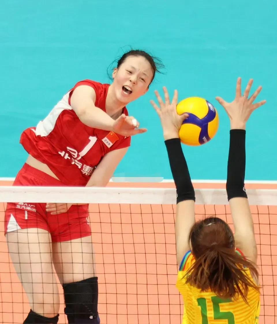 越南排球运动员实现逆袭,一举夺冠 越南排球运动员实现逆袭,一举夺冠