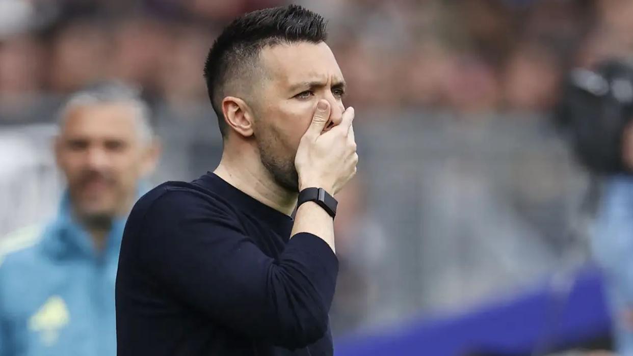 阿贾克斯镇守荷甲,年轻新星崭露头角 阿贾克斯镇守荷甲,年轻新星崭露头角