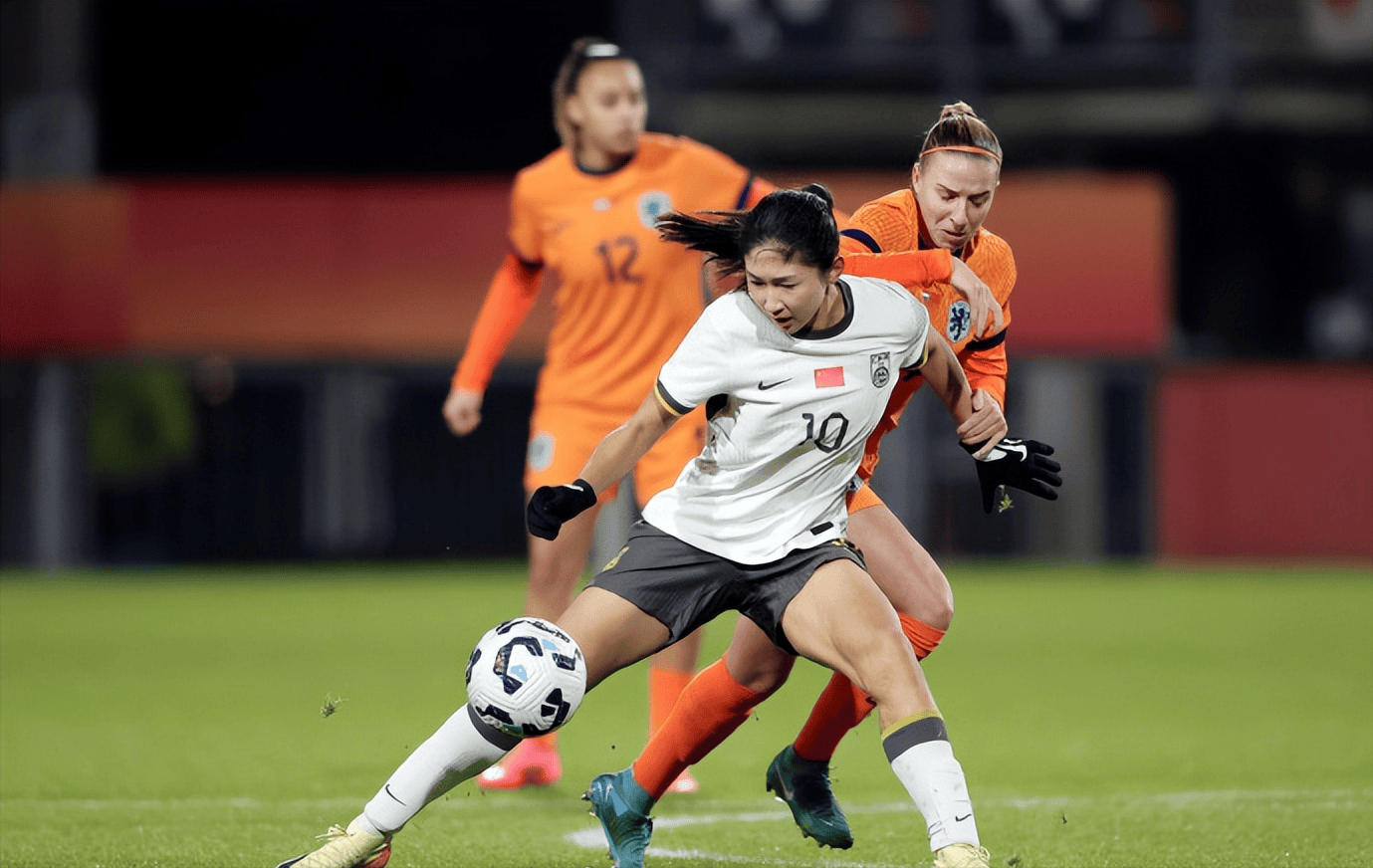 大战精彩一幕:女足全员拼尽全力,夺得关键胜利的简单介绍 大战精彩一幕:女足全员拼尽全力,夺得关键胜利的简单介绍