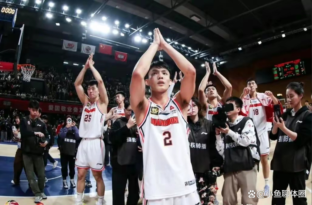 星空体育app下载-广东宏远主帅发挥控制团队，备战决赛