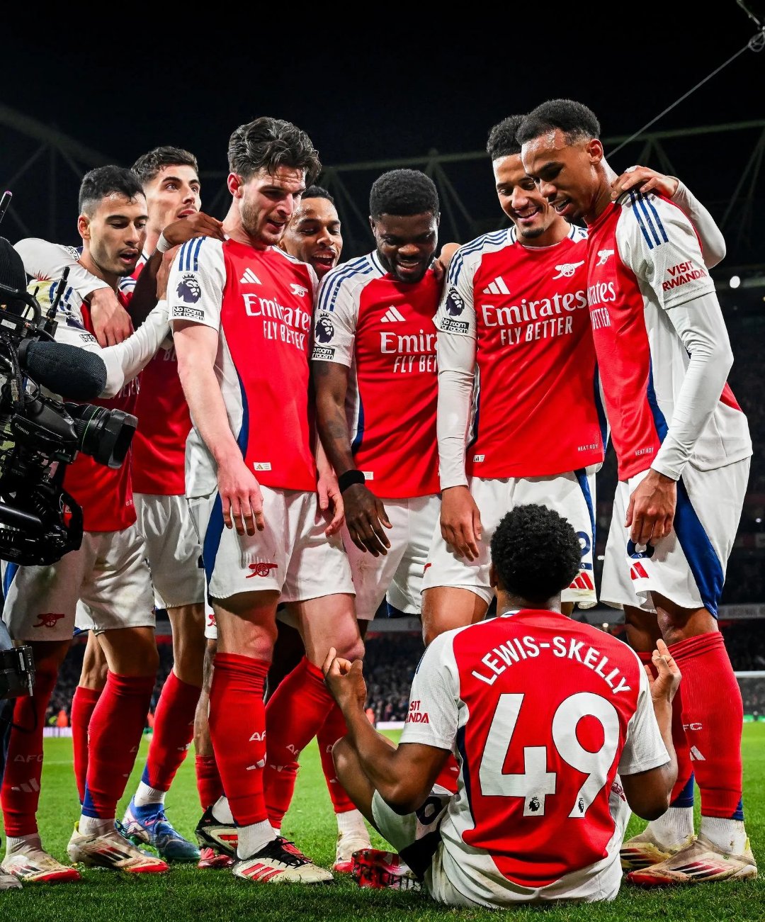 阿森纳遭遇连败,球队危机重重 阿森纳遭遇连败,球队危机重重