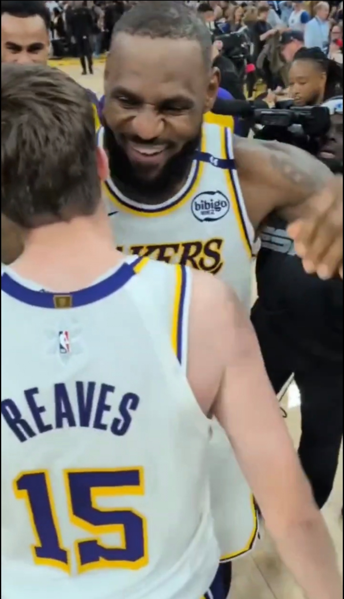 星空体育app-包含勇士险胜湖人，库里砍下35分的词条