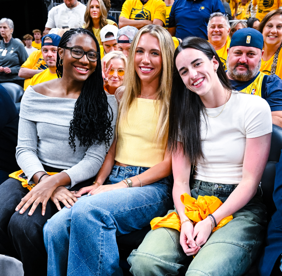 雷霆队总决赛夺冠,球迷欢呼雀跃 雷霆队总决赛夺冠,球迷欢呼雀跃