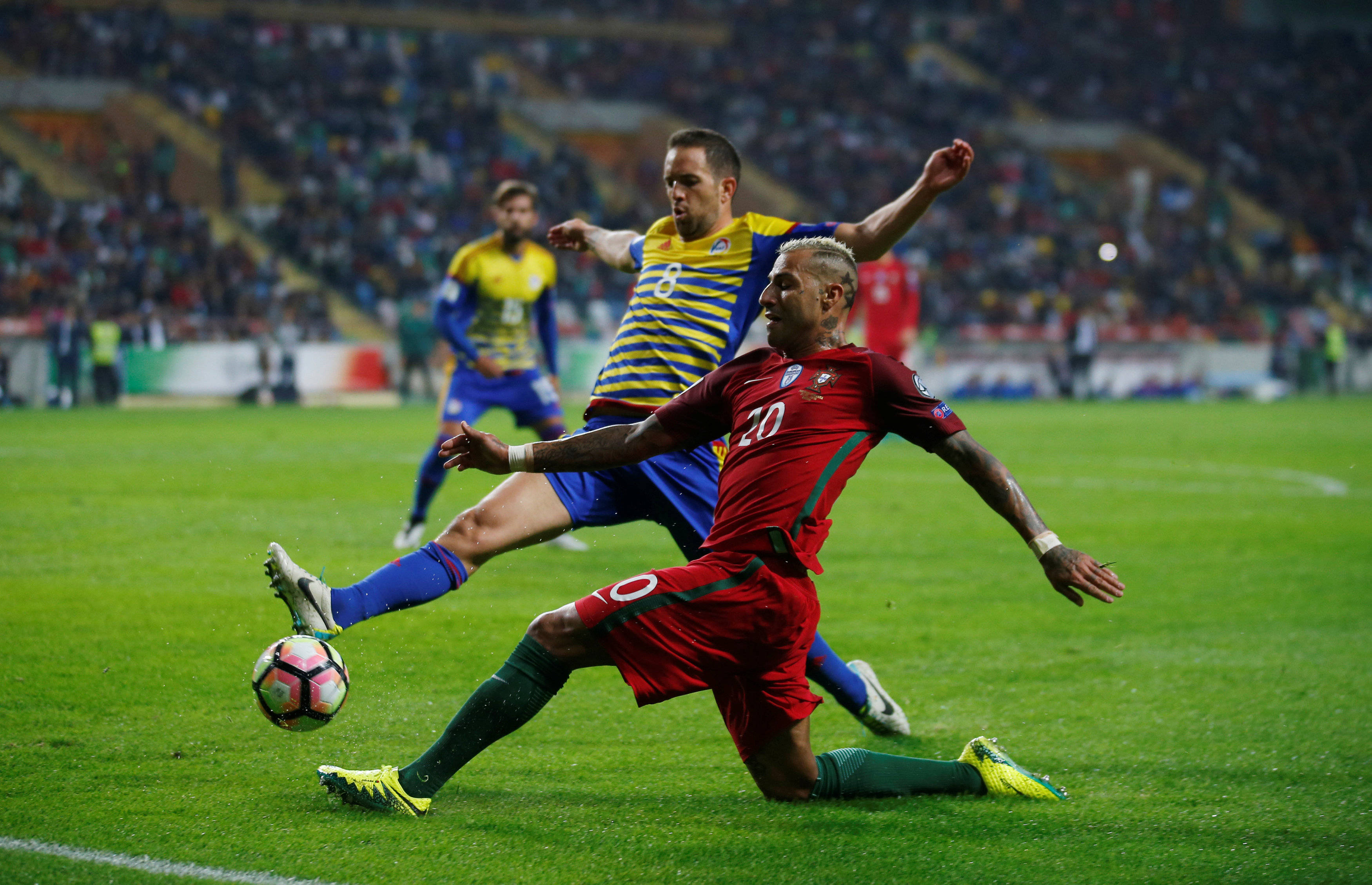 包含精彩不断的欧洲国家联赛,赛场上的风云变幻的词条 包含精彩不断的欧洲国家联赛,赛场上的风云变幻的词条