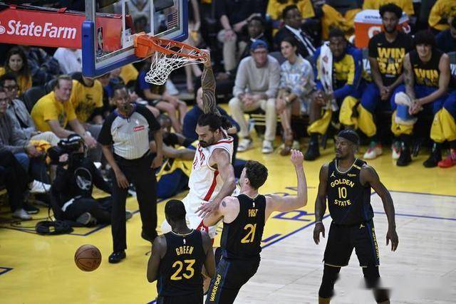 雄鹿强势夺冠,击败凯尔特人领先一场 雄鹿强势夺冠,击败凯尔特人领先一场